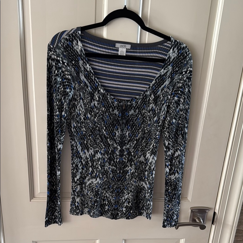 Cache’s Black and Blue Patterned Women's Top with zipper